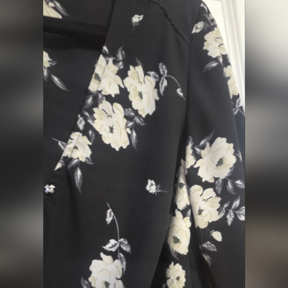 Floral Black and White Women's Top - Picture 5 of 8